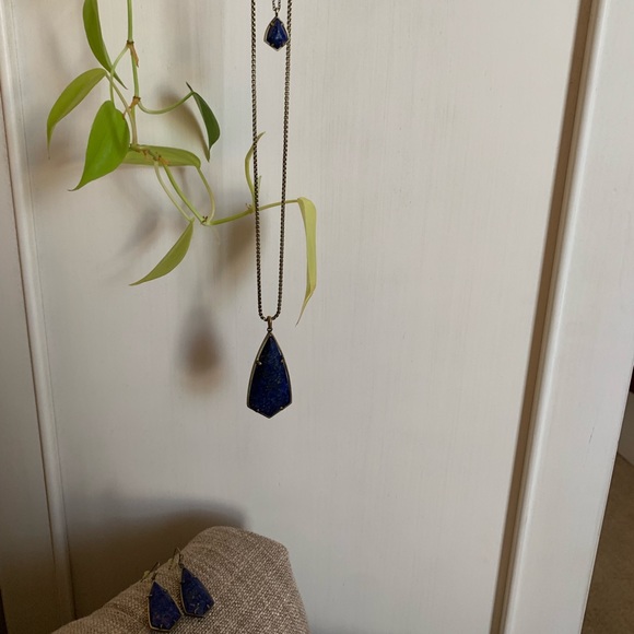 Kendra Scott Jewelry - Kendra Scott set in antique gold and lapis